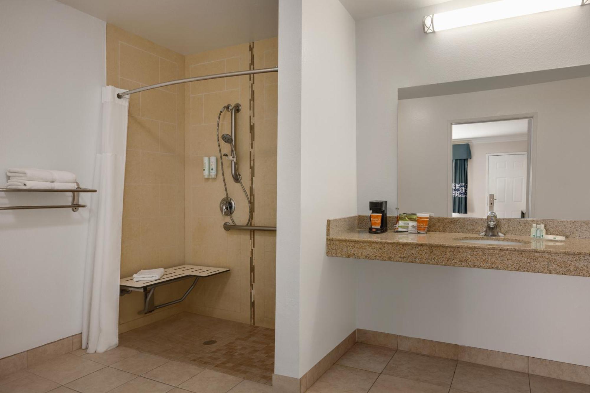 Quality Inn Lake Elsinore I-15 Exterior photo