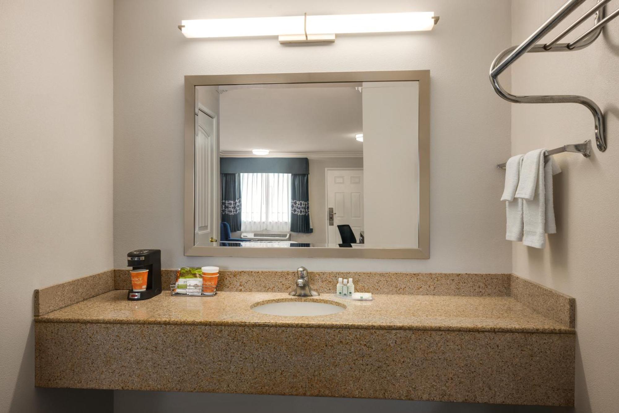 Quality Inn Lake Elsinore I-15 Exterior photo